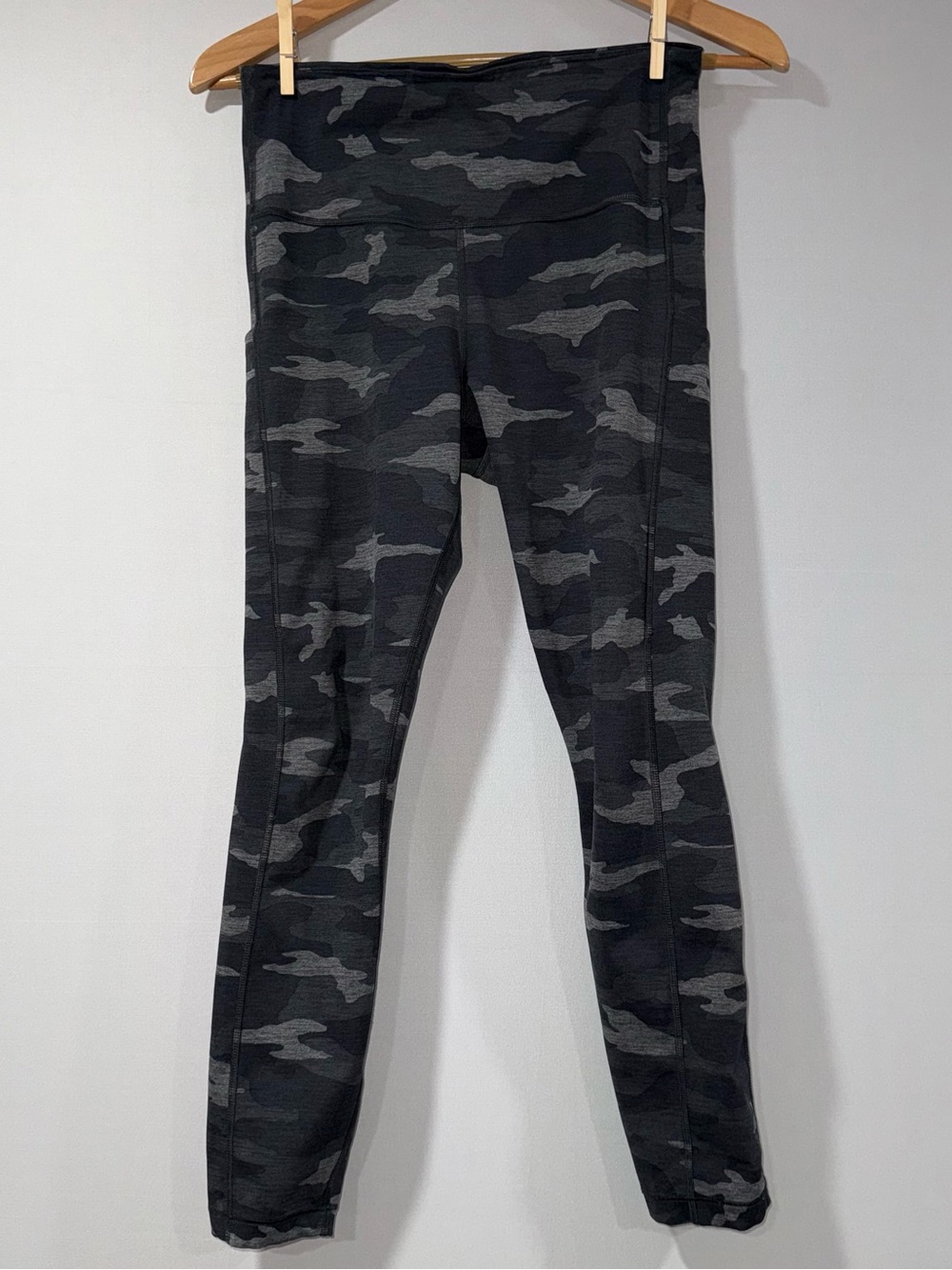 Athleta Black & Gray Ultimate Camo 7/8 Tight